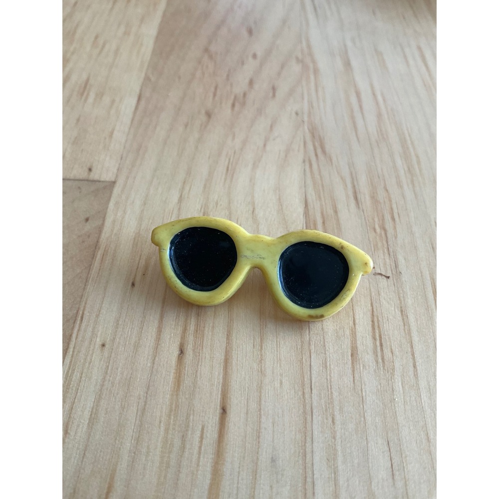 Vintage Yellow Sunglasses Brooch Novelty Retro Eyewear Pin Accessory